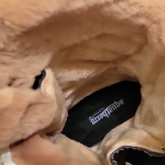 Aquatherm by Santana Canada Ahnah Snow Boots. Size 9. Width: M. - Picture 4 of 8